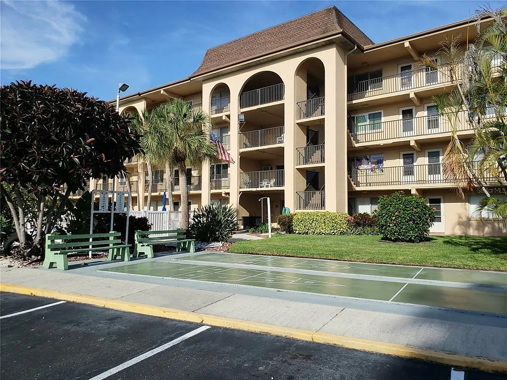 Building Photo - 2525 W Bay Dr #C10