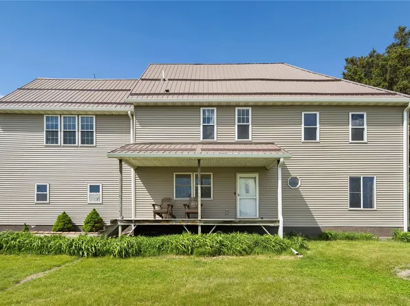 2375 55th Street Dr, Vinton, IA 52349