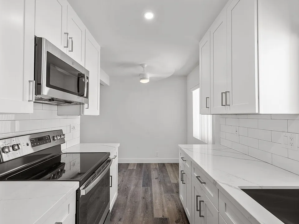 16811 & 16817 Yukon Ave #11A-17I