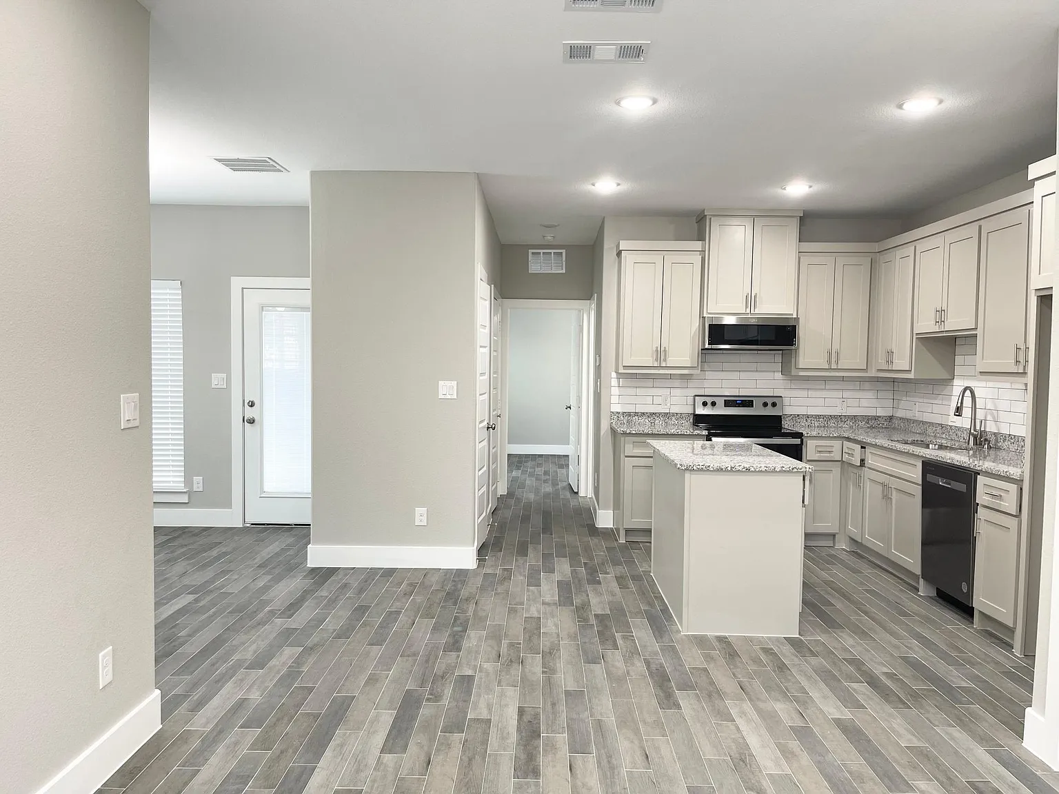 4 bed, 1546 sqft, $2,300 — Photo 4