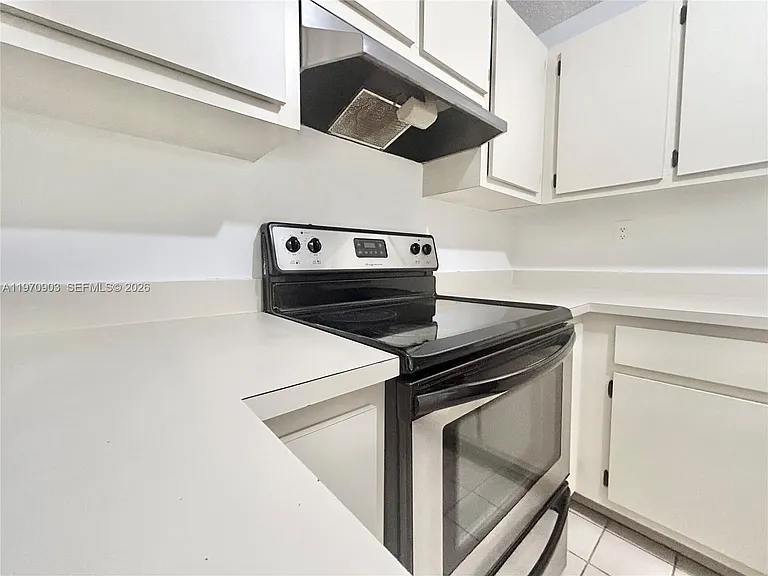 400 Palm Cir W #201 — Photo 2