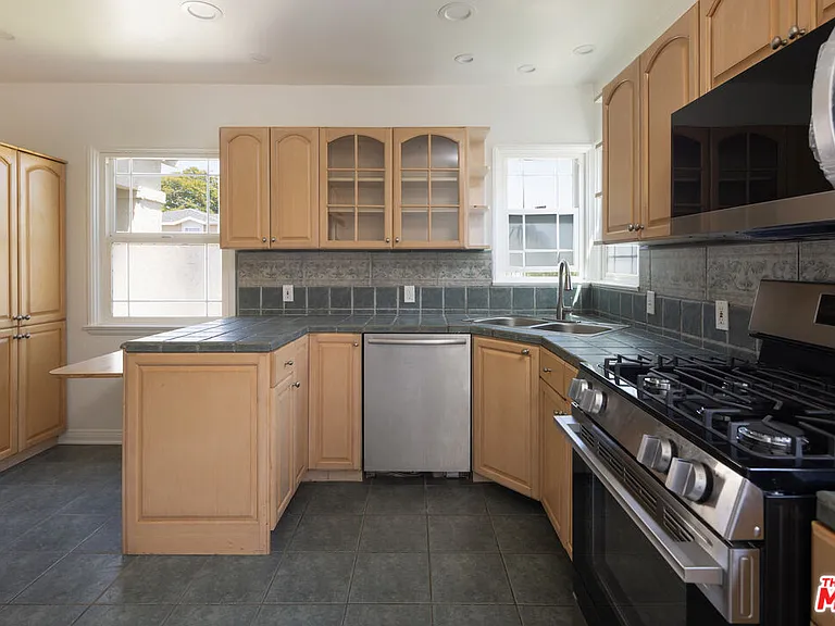 8333 Airlane Ave — Photo 12