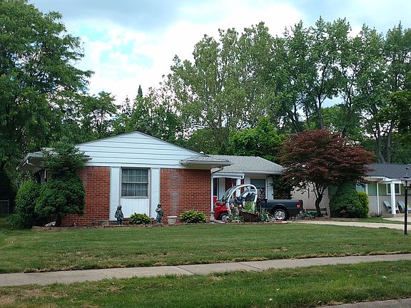 2nd image of 36744 Sherwood St