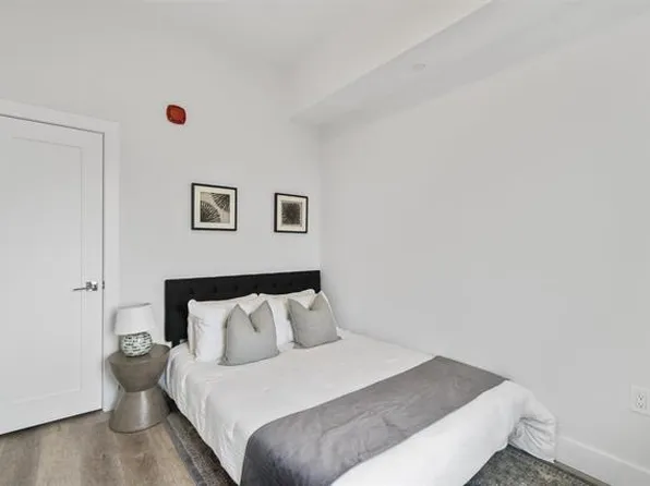 412 Whiton Street image 13 of 34