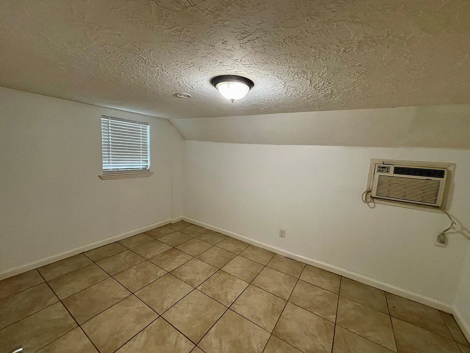 1 bed, 1.0 bath, 800 sqft, $900 — Photo 3