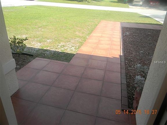 Walk Thru to Front Entrance