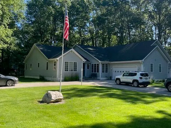 2480 Iowa St, Chesterton, IN 46304