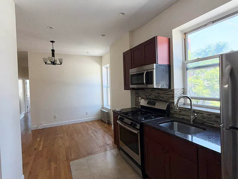305 Clarkson Ave #8 — Photo 4