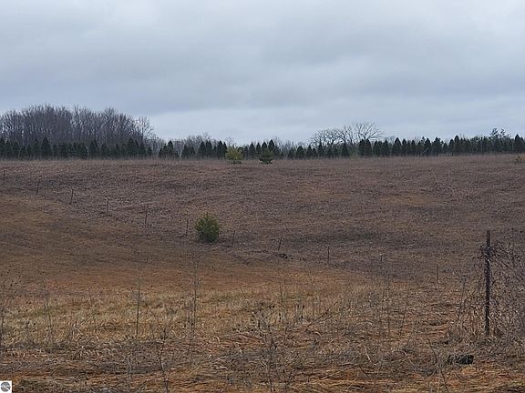 3rd image of 4164 Woodcreek Dr