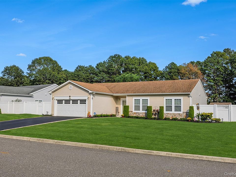 1st image of 32 Pondview Circle