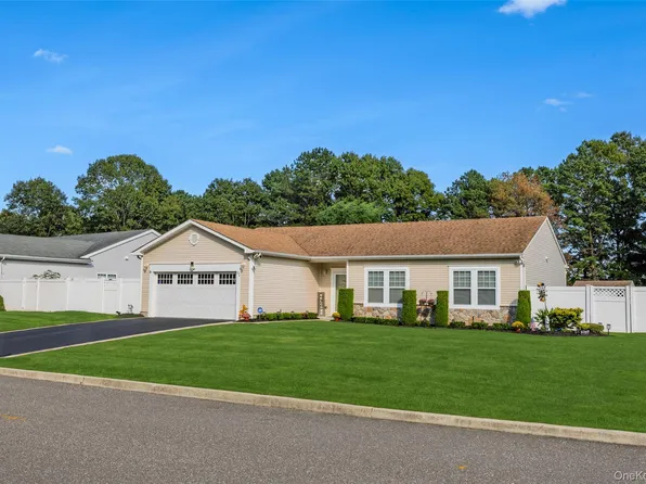 32 Pondview Circle, Shirley, NY 11967