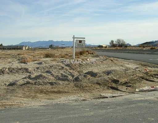 1st image of 4851 Parkwood Dr