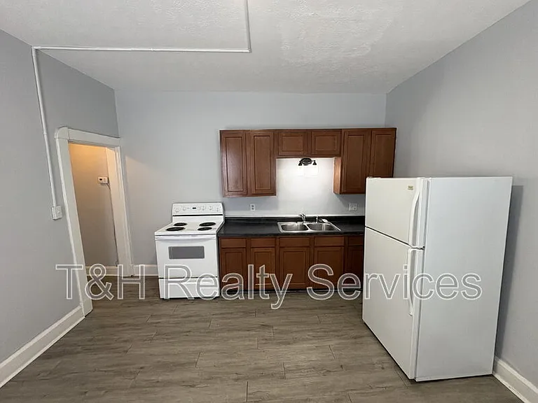 100 N Muessing St — Photo 7
