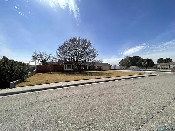 3rd image of 2403 W Loma Dr