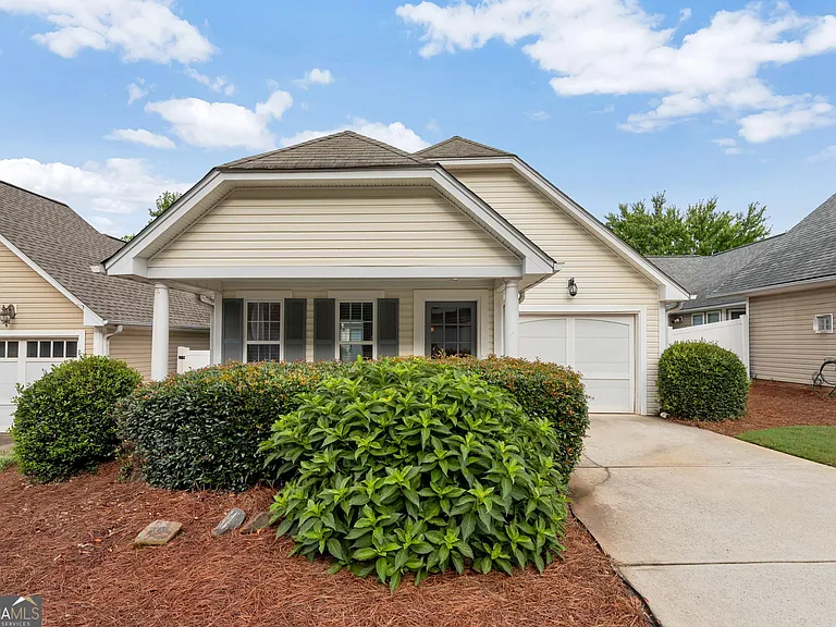 196 Highland Falls Dr — Photo 1