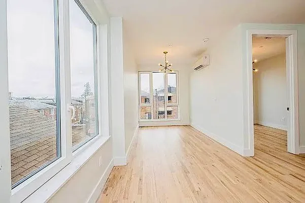 Rented by REQCENTER LLC | media 10