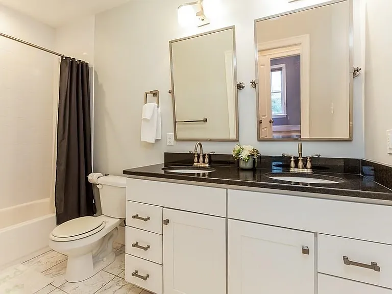 360 W 2nd St #1 — Photo 8