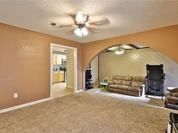 5th image of 1502 Ballinger St