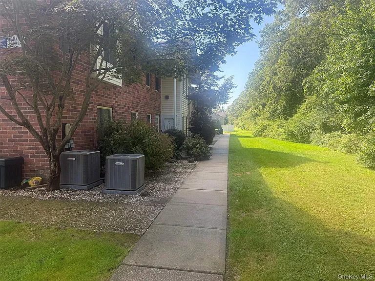 5 Laramie Ct #5 — Photo 3