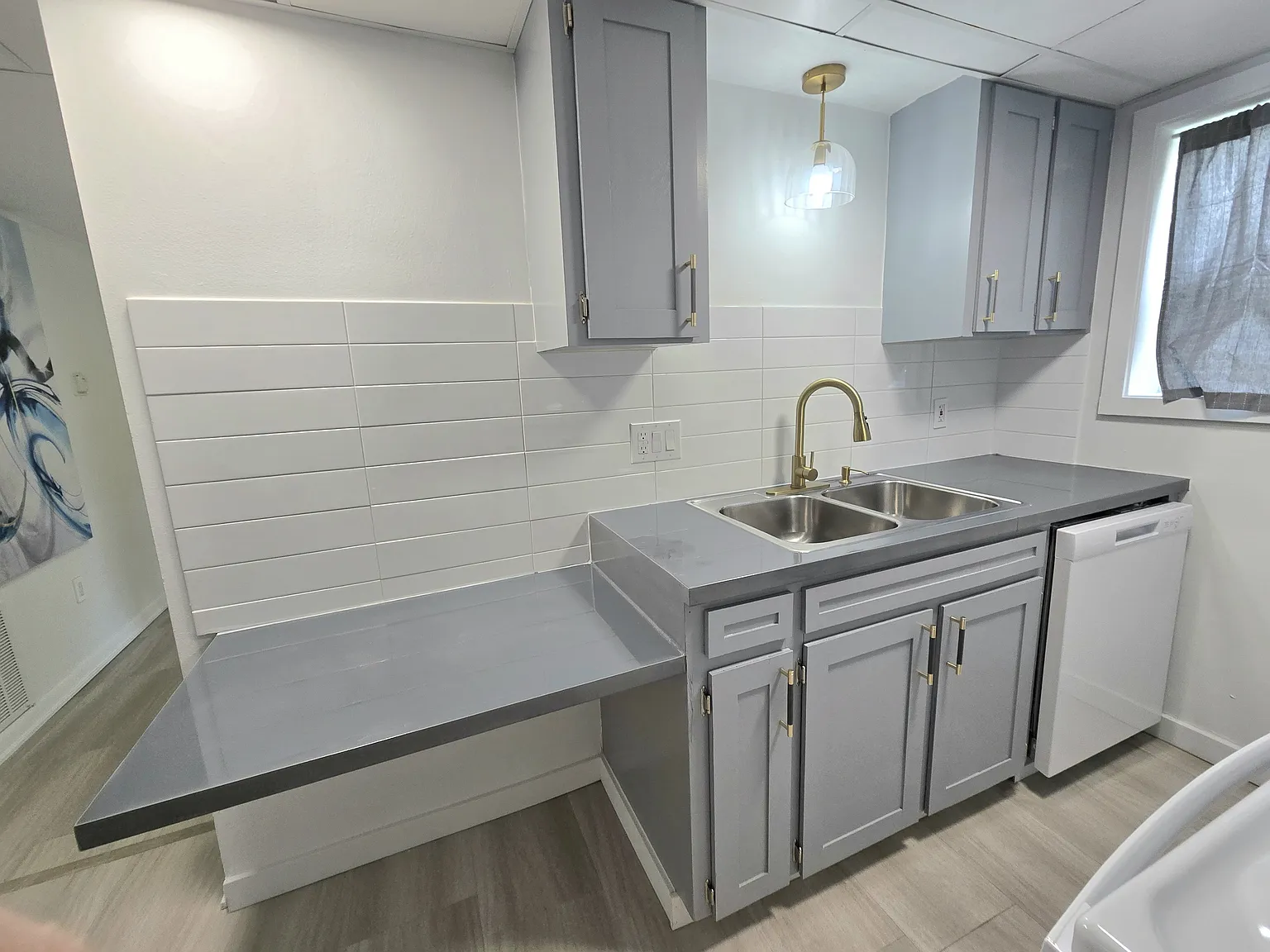 526 Zahn Dr — Photo 3