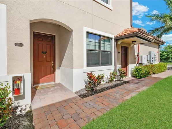 26205 Palace Ln, Bonita Springs, FL 34135