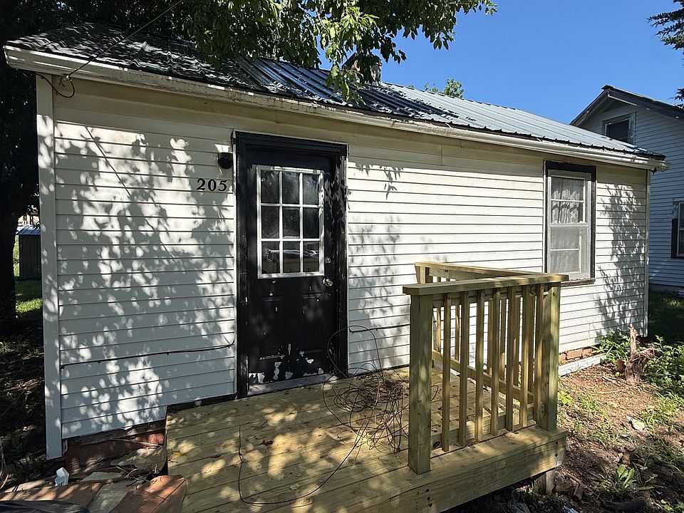 1st image of 205 Graham St