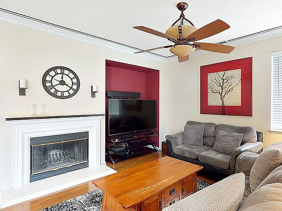 5th image of 2332 Newport Pl S