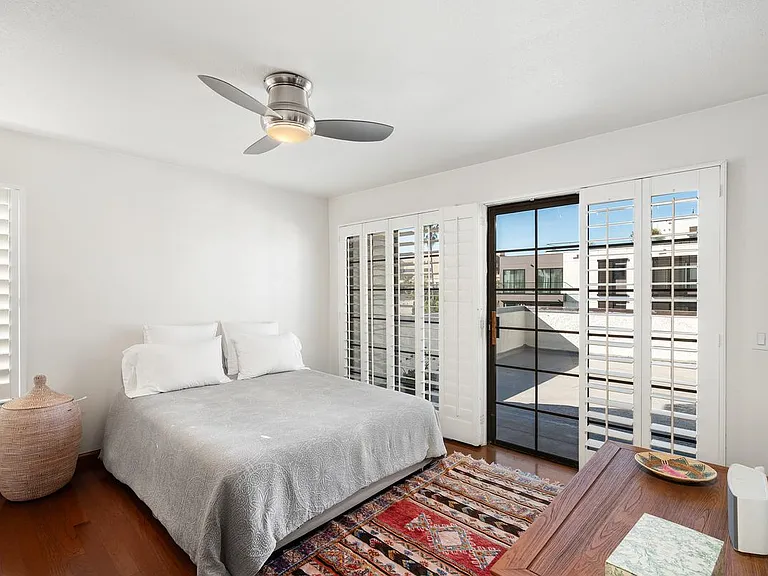 Guest bedroom access to terrace