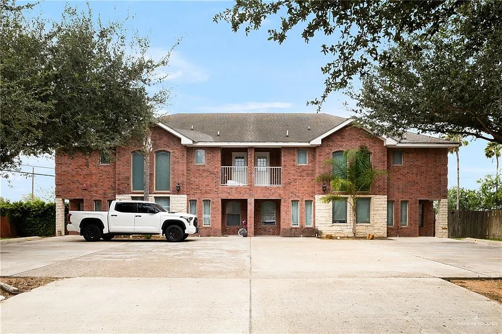 3 bed, 2.5 bath, 1272 sqft, $1,275 — Photo 3