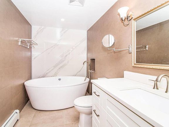 3rd image of 1141 Pugsley Ave #B