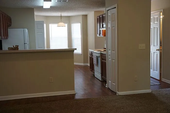 5562 Bennington Dr — Photo 4