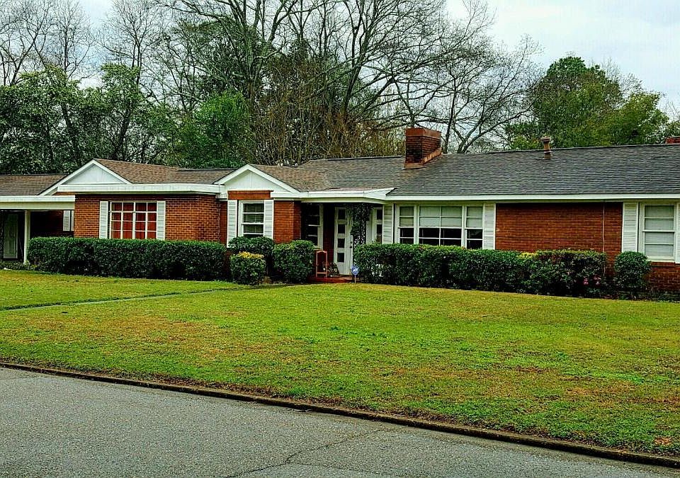 Front entrance on Windsor Ave
