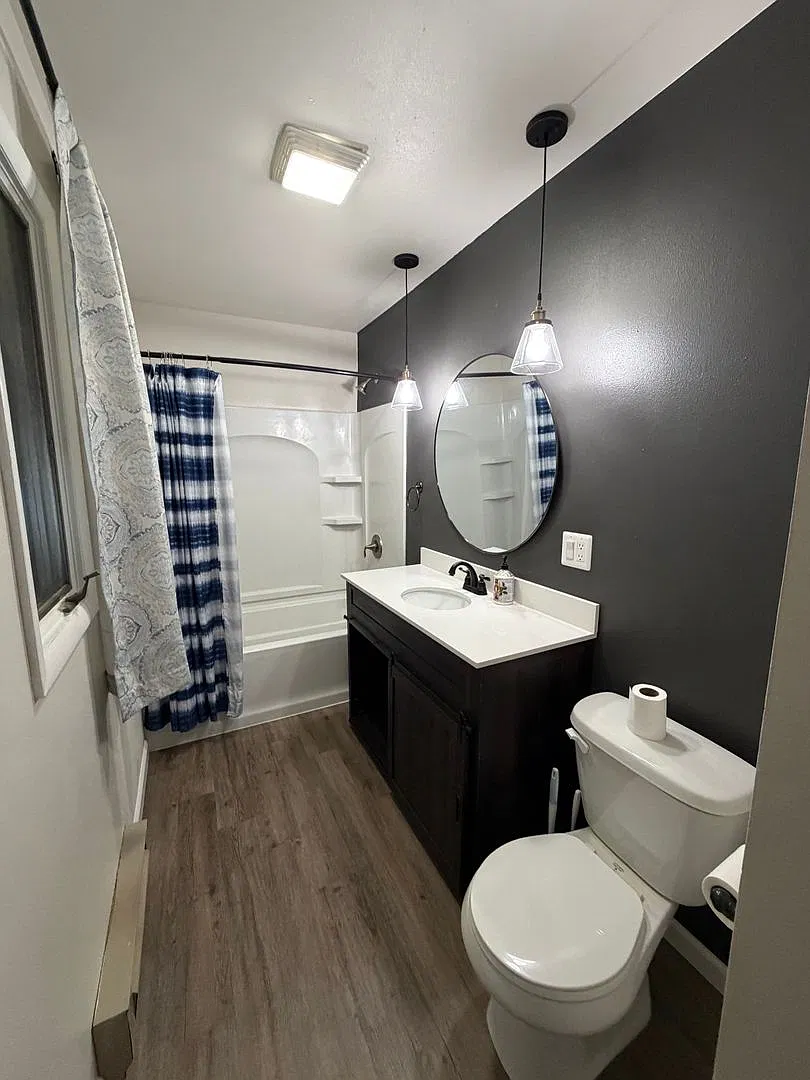 Spacious 5-Bedroom, 3-Bath Home with Garage & Multiple Living Areas — Photo 4