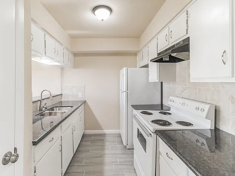 6815 Beachwood St #1 — Photo 10