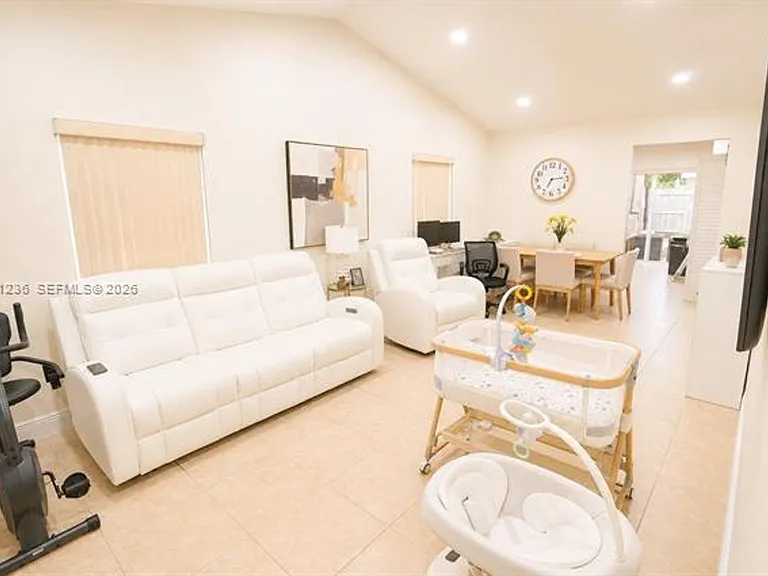 8381 SW 148th Ave #Townhouse 8381 — Photo 3