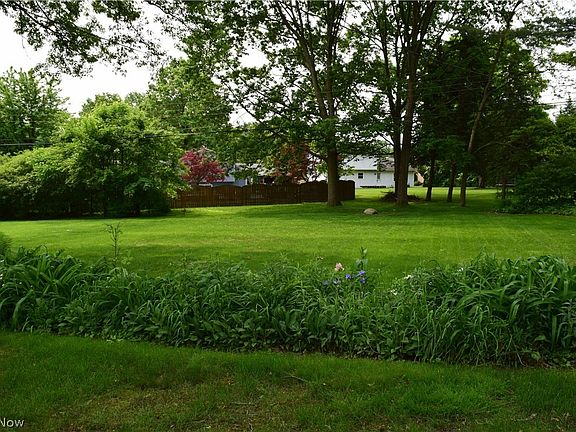 5th image of 826 Robinson Ave
