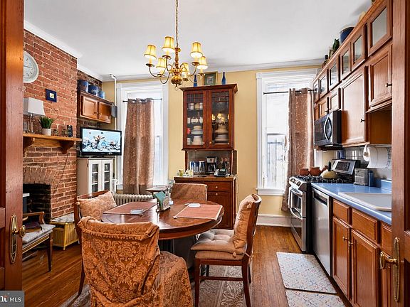 4th image of 1219 Linden Pl NE