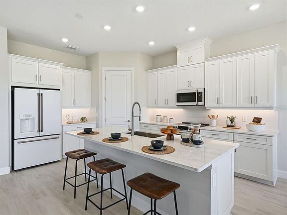 4th image of 5653 Nevis Ter