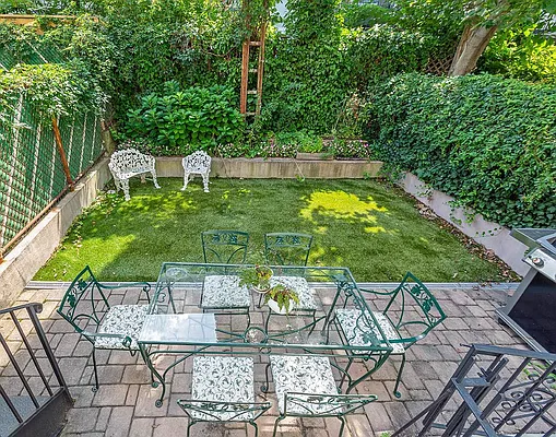 Rented by Compass | media 22