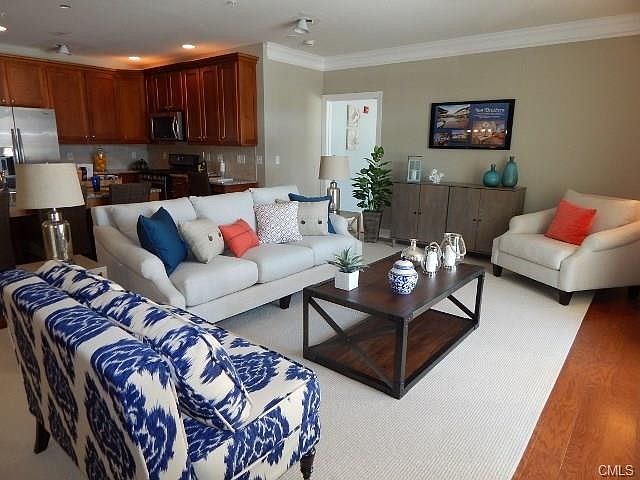 2nd image of 824 Brookside Ct #824