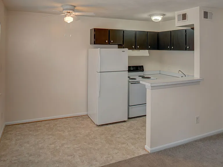 Vantage Apartments — Photo 11