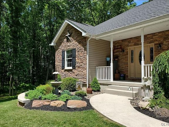 4th image of 160 Crescent Dr