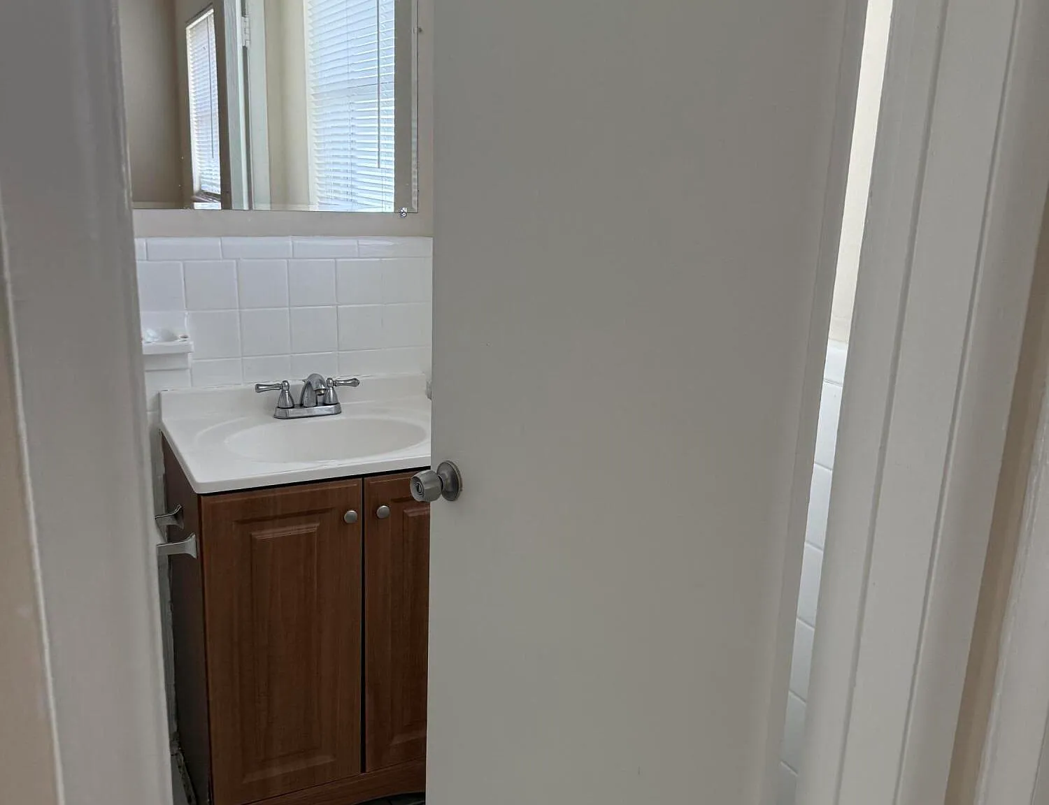 4 bed, 4.0 bath, 2424 sqft, $1,450 — Photo 4