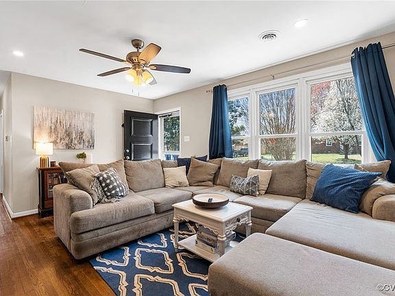 3rd image of 7962 Meadow Dr