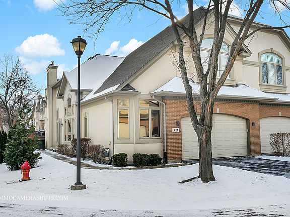 3rd image of 921 W Chesterfield Ct