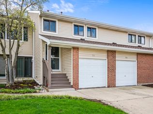 213 Winding Oak Ln, Buffalo Grove, IL 60089