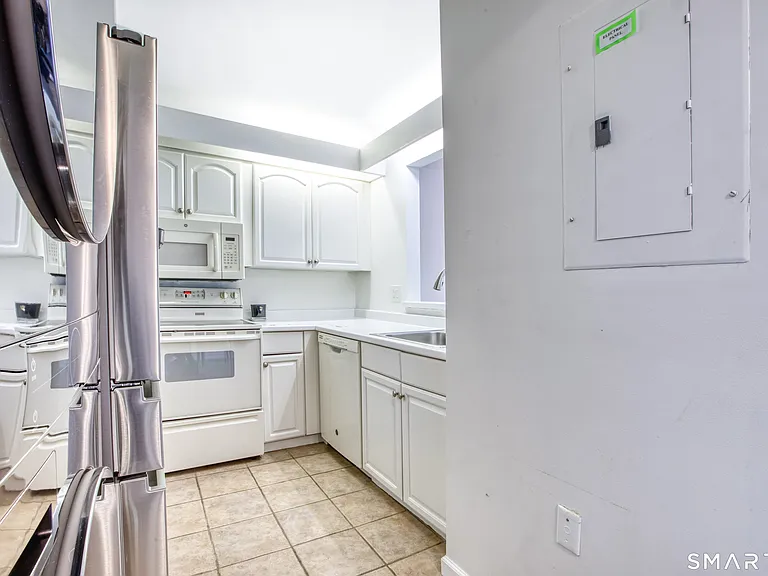 1465 E Putnam Ave #327 — Photo 8