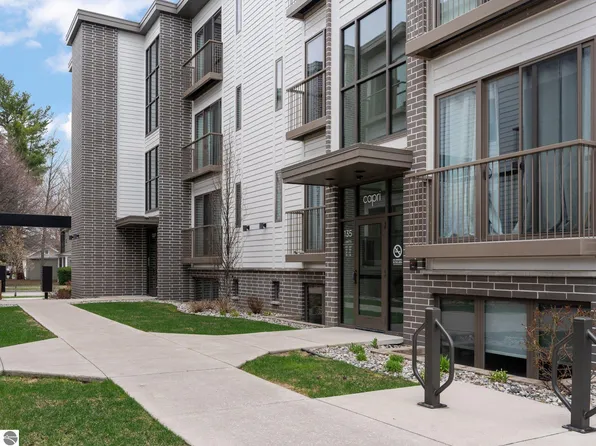 135 E 8th St Unit 3, Traverse City, MI 49684