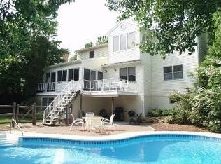 59 S Hampton Dr, Wyomissing, PA 19610