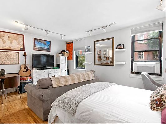 5th image of 61 Horatio St APT 2E